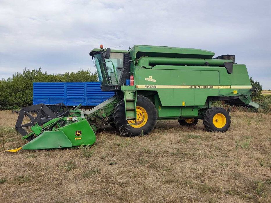 Комбайн John Deere 2254 HillMaster з жаткою Flex 920