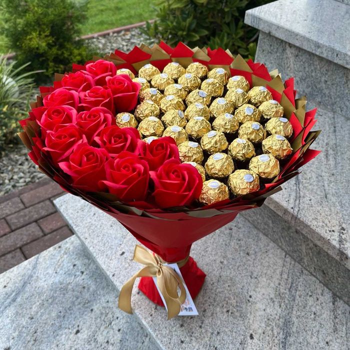 Prezent na 40 Urodziny. Bukiet Ferrero Rocher 40 szt. i róże. Ślub