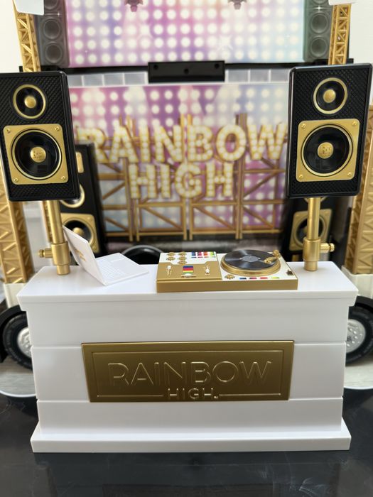 Rainbow High autokar scena