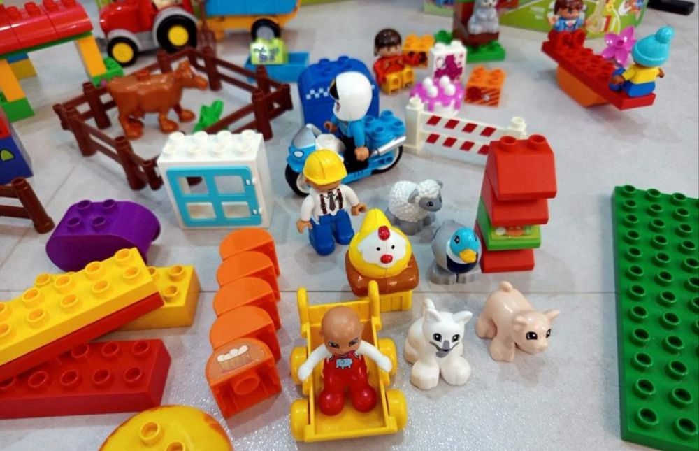 Lego Duplo traktor 10524 przyjęcie urodzinowe 10832 i inne 174 sztukiZ