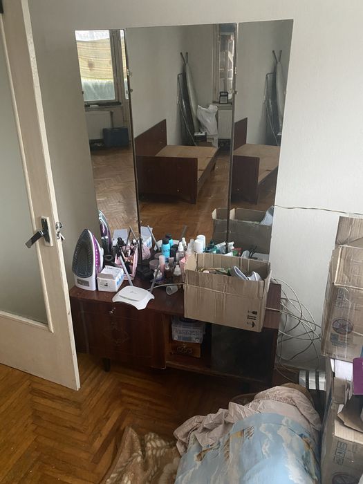 Віддам безкоштовно ліжка 2 шт, трельяж,прихожа, ліжко-тумба