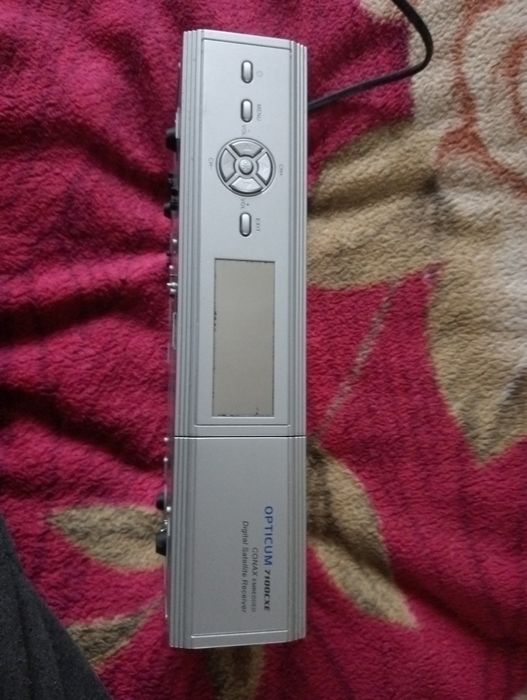 Dekoder do telewizji satelitarnej z pilotem Opticum 7100 c