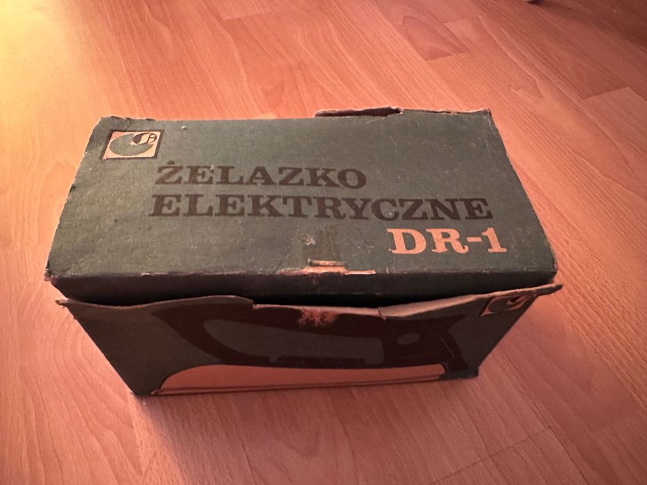 fabrycznie nowe i działające żelazko elektryczne z 1986