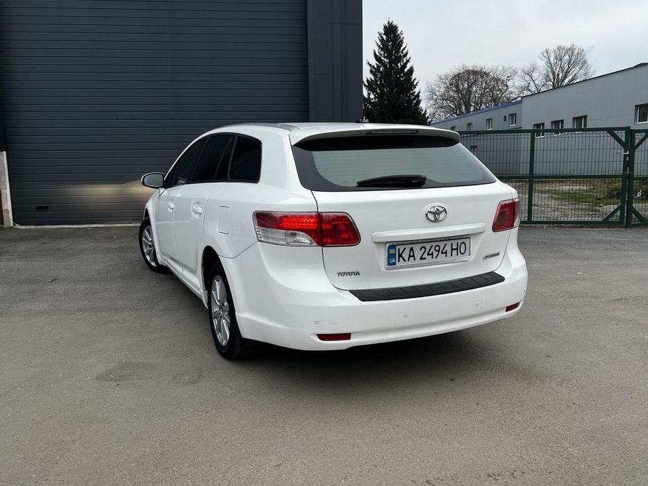 Toyota Avensis автомат 2011рік