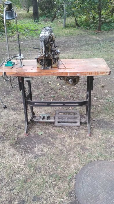 Петельна промислова машинка 220 вольт