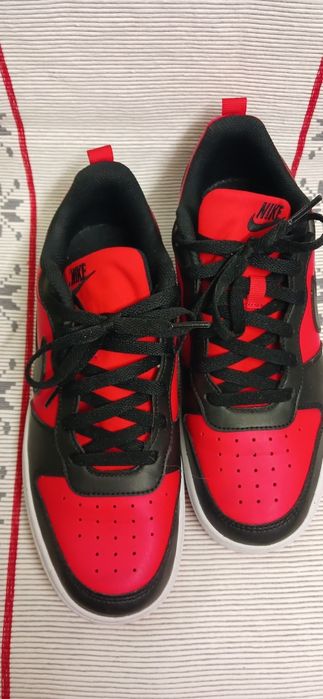 Кроссовки мужские  Nike  600 Court Borough Low Recraft  а расцветке University Red/Black DV 5456-600 , EUR 40 , длина стельки  25 см.