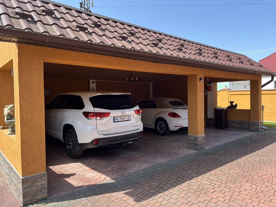 Елітний будинок 302 м2 престижний район Берегово