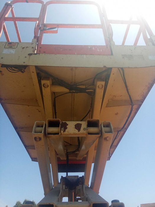 Plataforma tesoura JLG Diesel 4*4, 10 mt.
