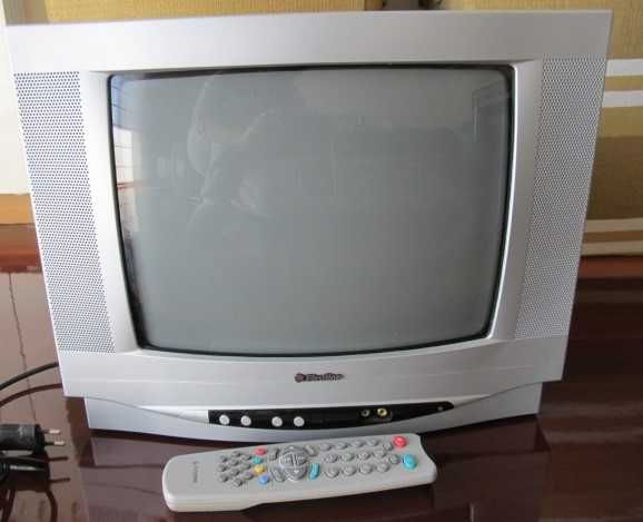 TV First Line – Cinza com suporte parede