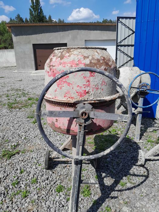 Продам бетонозмішувач