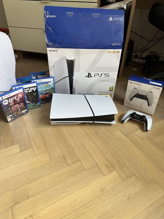 Playstation 5 z napędem 1tb + gry
