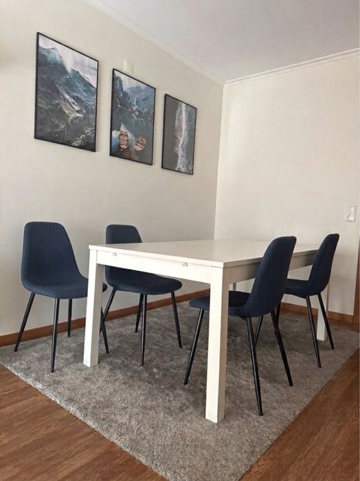 Mesa + 4 Cadeiras