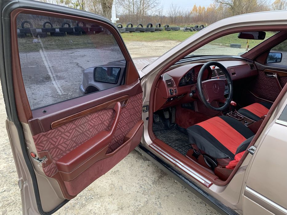 Mersedes-benz C180 W202 // 1993 // 1.8 газ/бензин // в хорошому стані