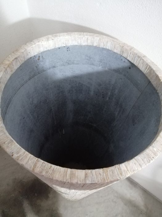 Pote/vaso alumínio forrado com casca bananeira