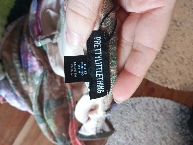 Sukienka długa koronkowa PrettyLittleThing