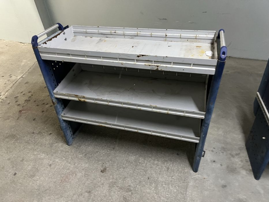 Estantes/ parteleiras furgao