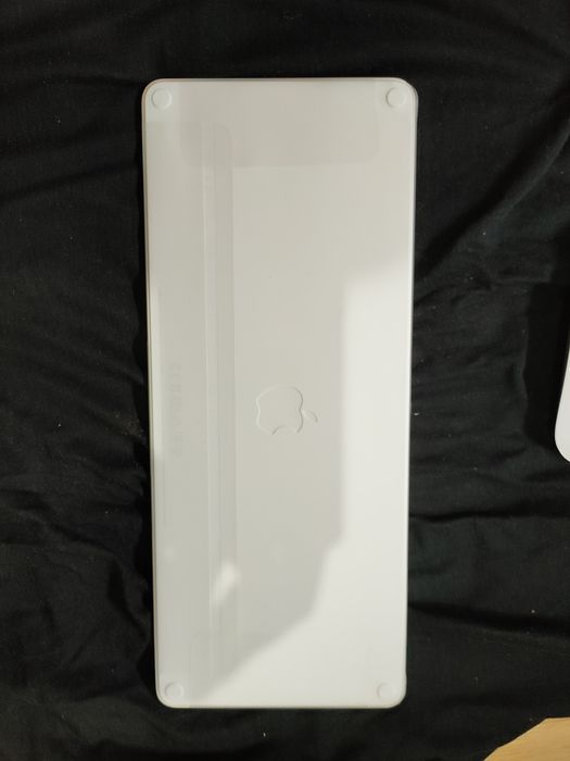 Pack Apple Magic Keyboard com Touch ID (Layout Francês) + Magic Mouse – Branco/Prateado