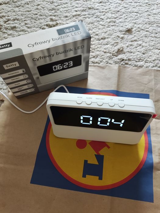 Cyfrowy  budzik  LED