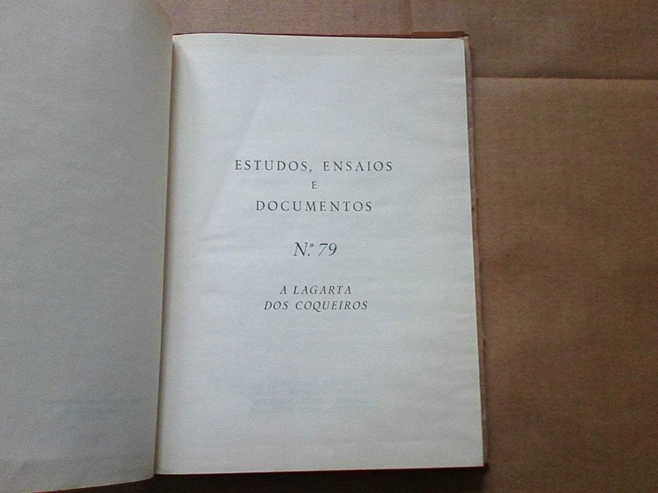 A lagarta dos coqueiros (Nephantis serinopa Meyrick)