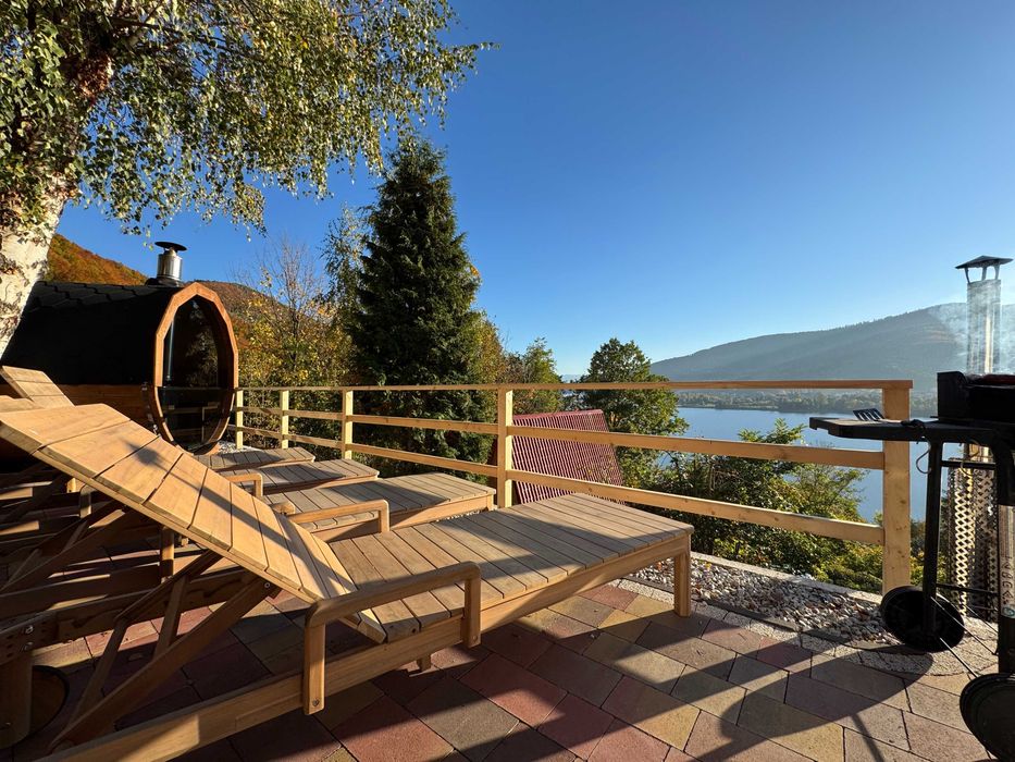 Widok na jezioro i relaks dla 13 osób – sauna, balia, basen