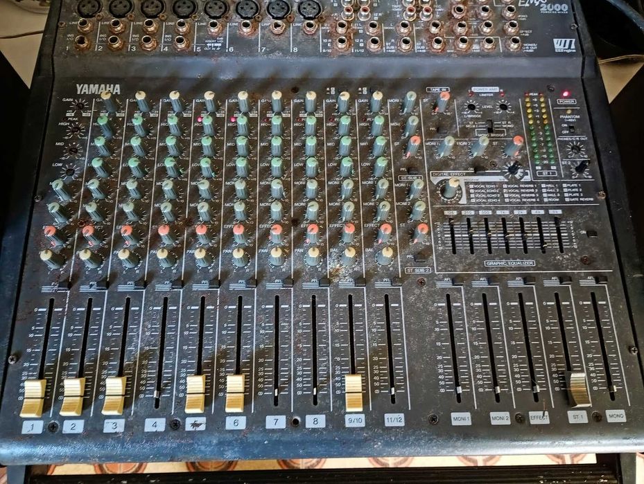 Yamaha EMX 2000 Powered Mixer