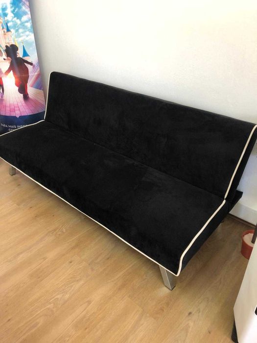Sofá Preto Moderno em Excelente Estado