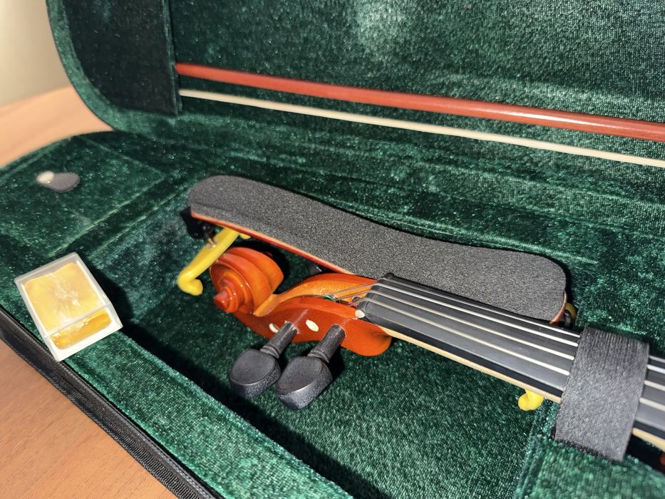 Продам Скрипку Maxtone 4/4