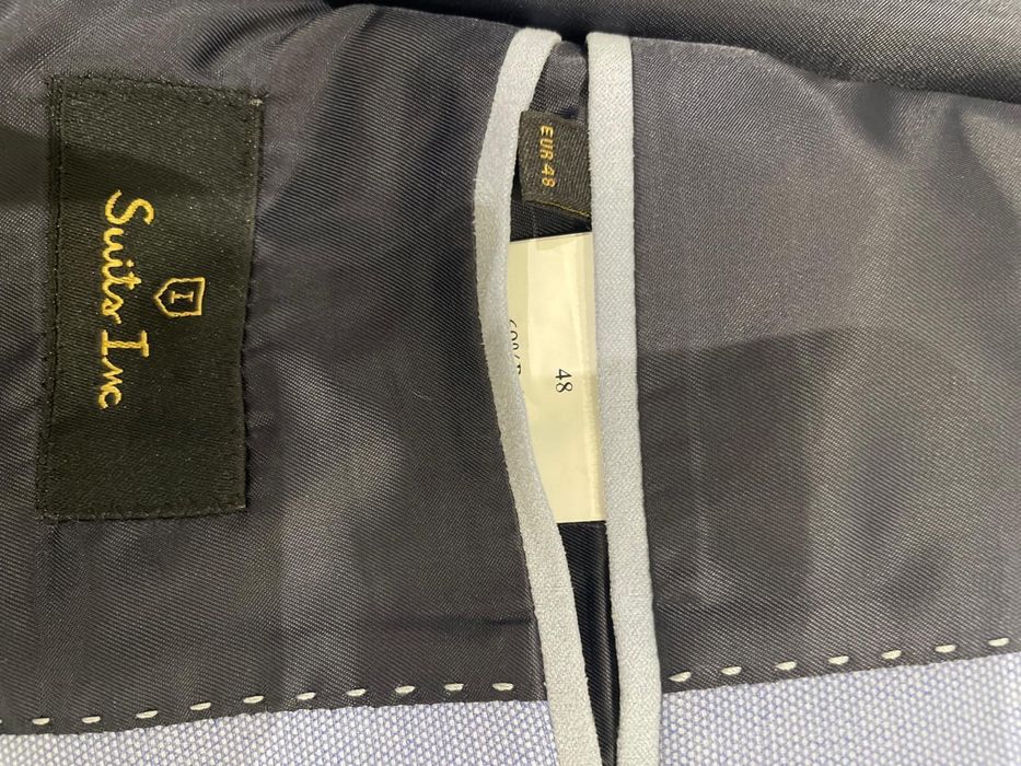 Fato completo Suits inc. Usado para comunhão.