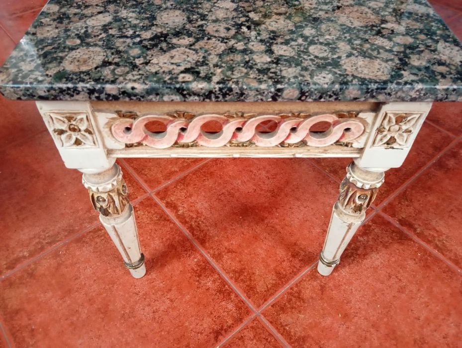 Mesa de sala em granito