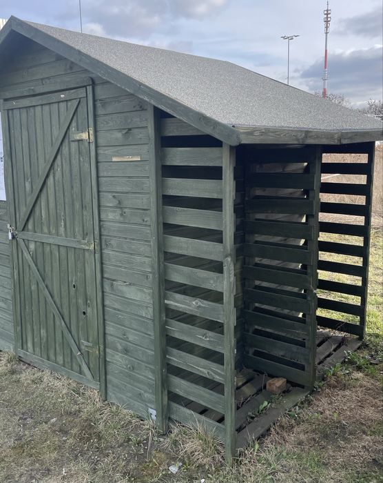 Domek narzędziowy drewniany z drewutnią