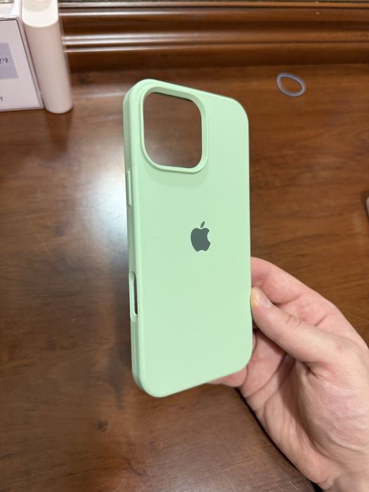 Продам чохли для Iphone 16 pro max