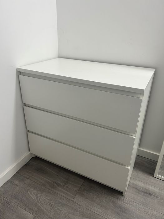 Cómoda IKEA branca