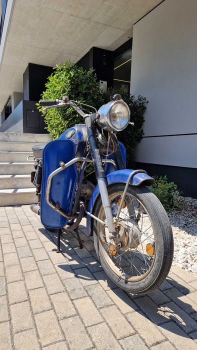 Motas antigas MVM-GP1 e Zundapp