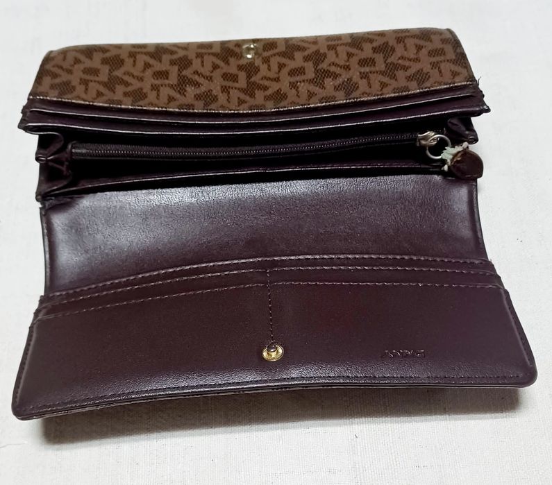 Vendo porta  moedas DkNy