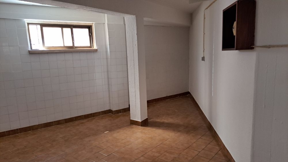 Aluguer Garagem Box com janela
