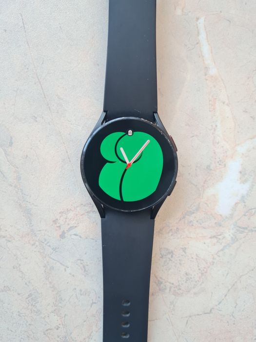 Продам samsung galaxy wath 4 40mm black, + портативна подвійна зарядка