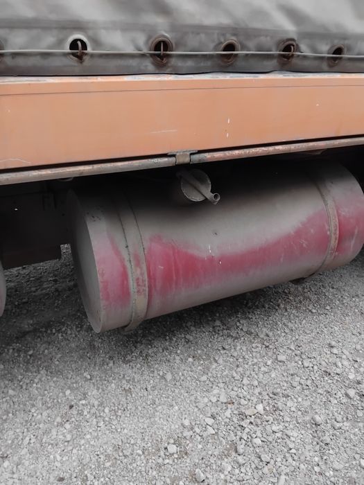 Продам топливный бак на 300 л. С крепежами