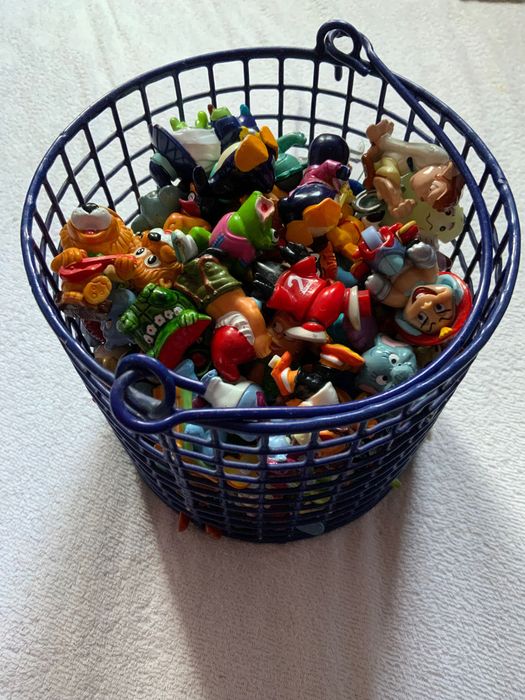 Kinder zabawki z jajek rok 1990, same ręcznie malowane 100 sztuk