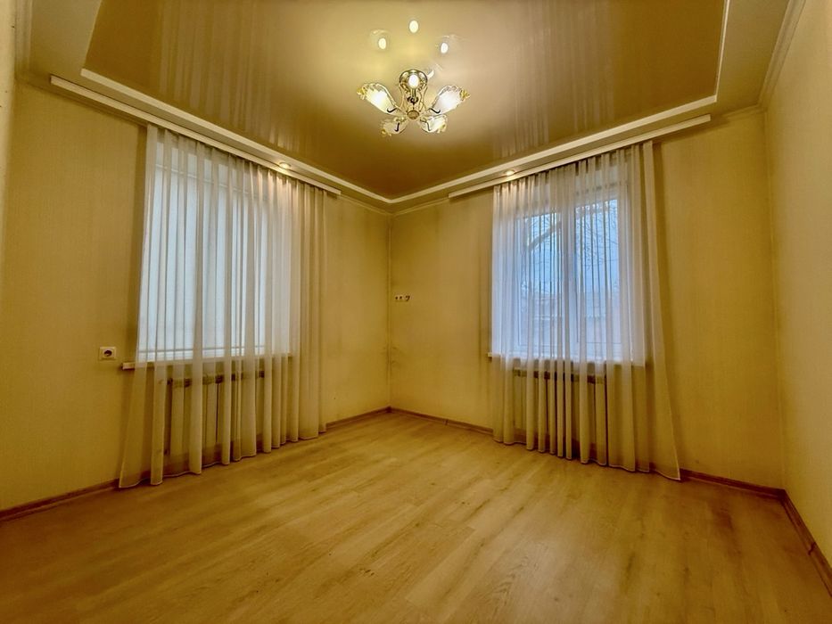 Продам 2-х кімнатну квартиру, Центр міста