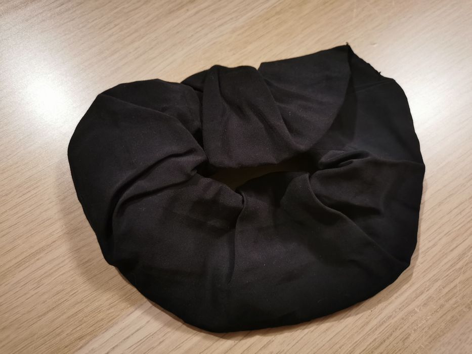 Gumka materiałowa scrunchie Laurella czarna