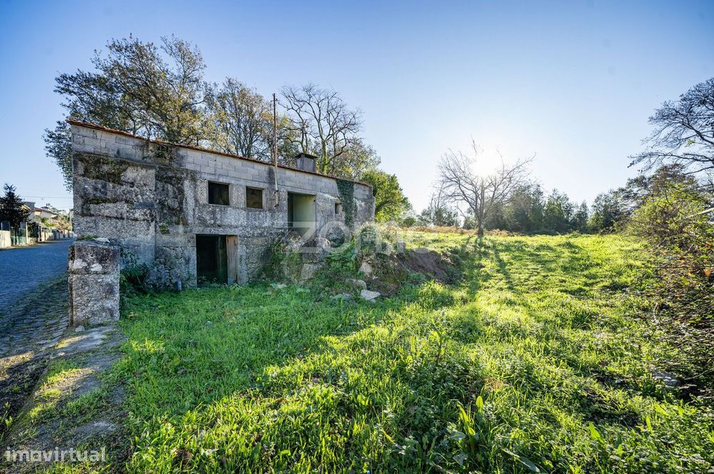 Terreno Urbano de 3053m² com Ruína