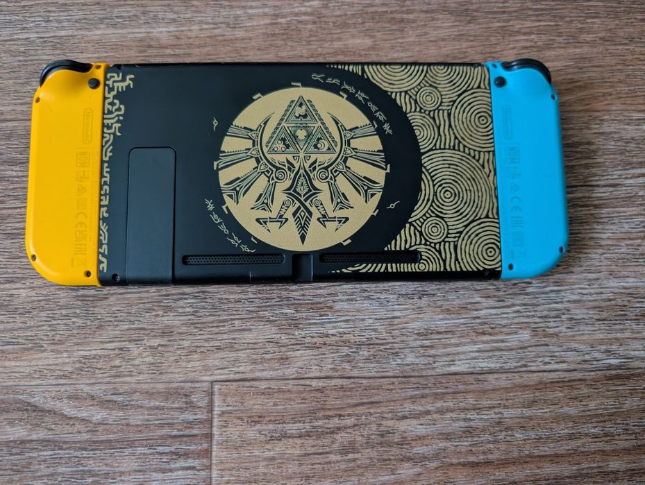 Продам Nintendo switch v1 з док станцією, геймпадом та картою пам'яті