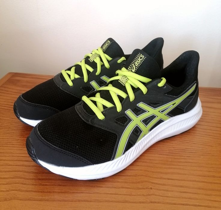 Ténis ASICS - 39 (Novas, nunca usadas)