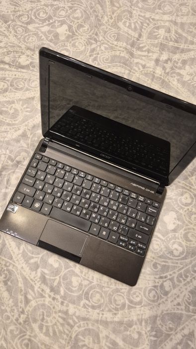 Нетбук Acer aspire one