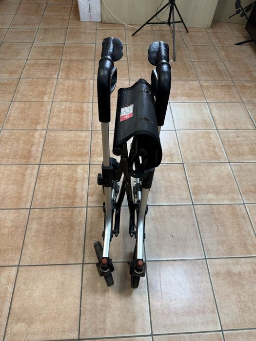 Ролятор ходунки алюмінієві з сидінням дуже легкі ,стан ІДЕАЛЬНИЙ!!!