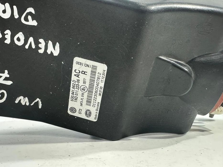 Farol Nevoeiro Direito - Volkswagen Golf VII