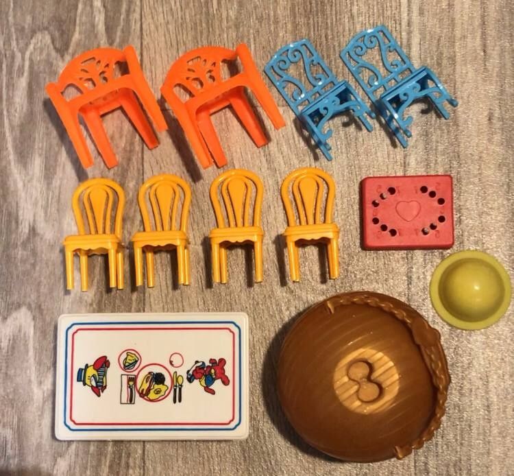 Коллекция кукол LOL, мебели и аксессуаров.