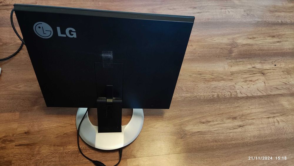 Monitor komputerowy Flatron L1970HR-BF z zasilaczem lub bez. Okazja