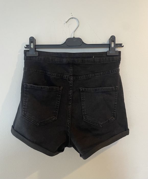 Czarne spodenki z wysokiem stanem