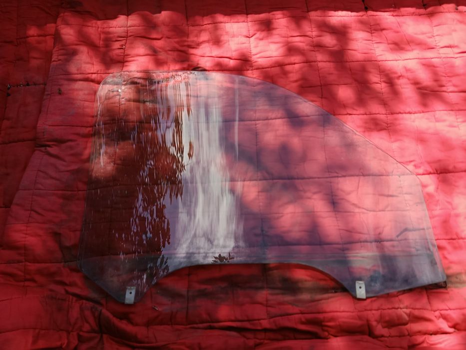 Форд ренджер до 2005 р передане праве стікло двері